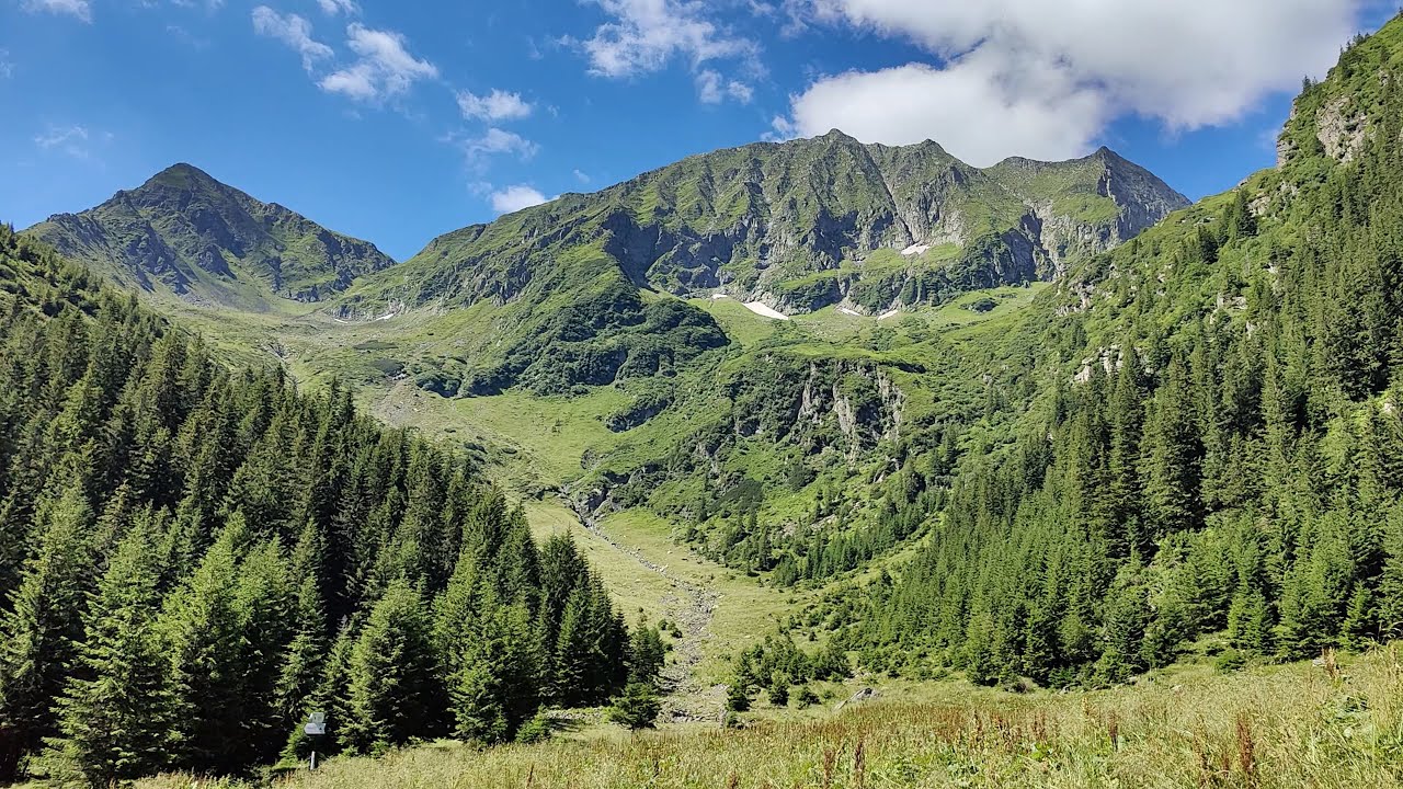 Valea Sâmbetei și Fereastra Mare a Sâmbetei