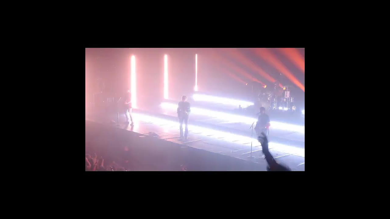 Old me- 5SOS PRAGUE 29.4 2022