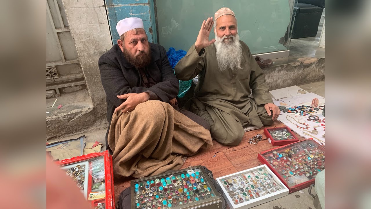 Visiting road side for gemhunting #foryou #for #gems #jewellery #emerald #rings #viral #rings