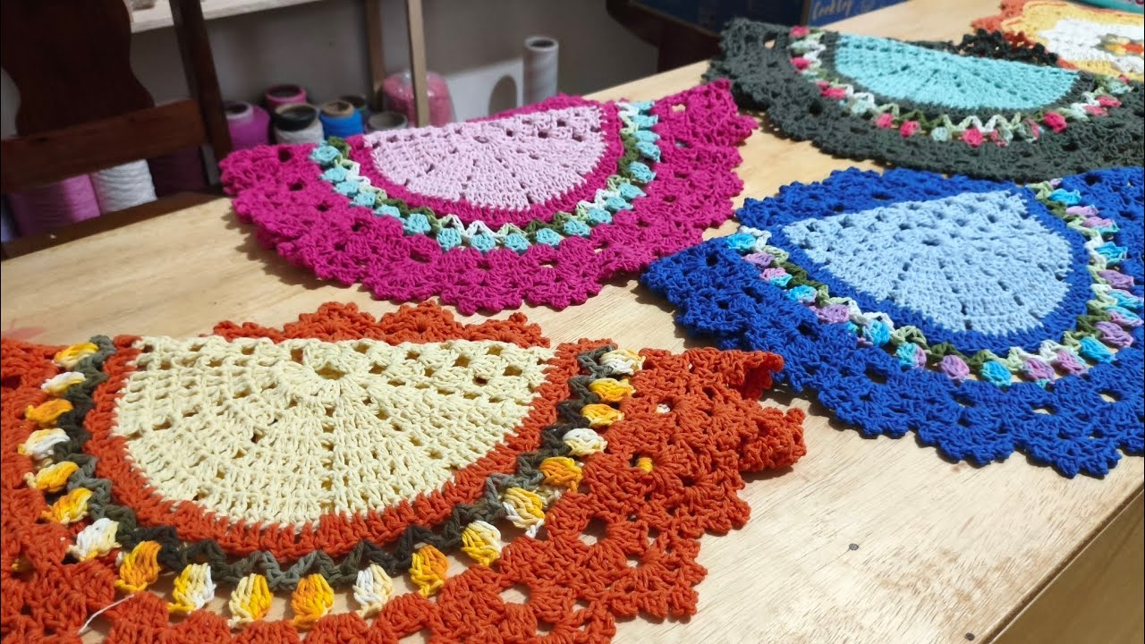  kit 10 tapetes tulipas avulso por 220 o kit Vem adquirir o seu @Biacrocherotina 