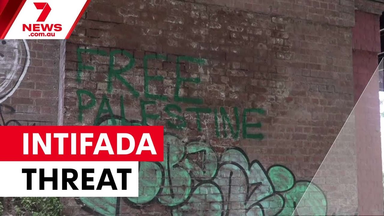 Jewish community safety concerns after antisemitic graffiti | 7NEWS