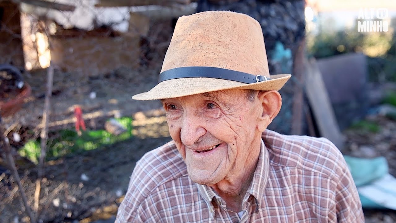O dia-a-dia de um agricultor centenário a viver em Paredes de Coura | Altominho TV