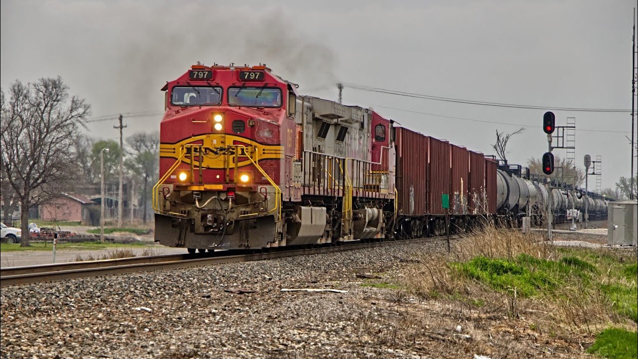 Railfanning BNSF Red Rock Subdivision 4/4/23, Bonnets closing out the day