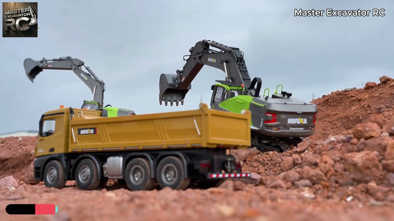 HUINA 1593 and 1536 Working on the Construction Site! RC Excavators in Real Action