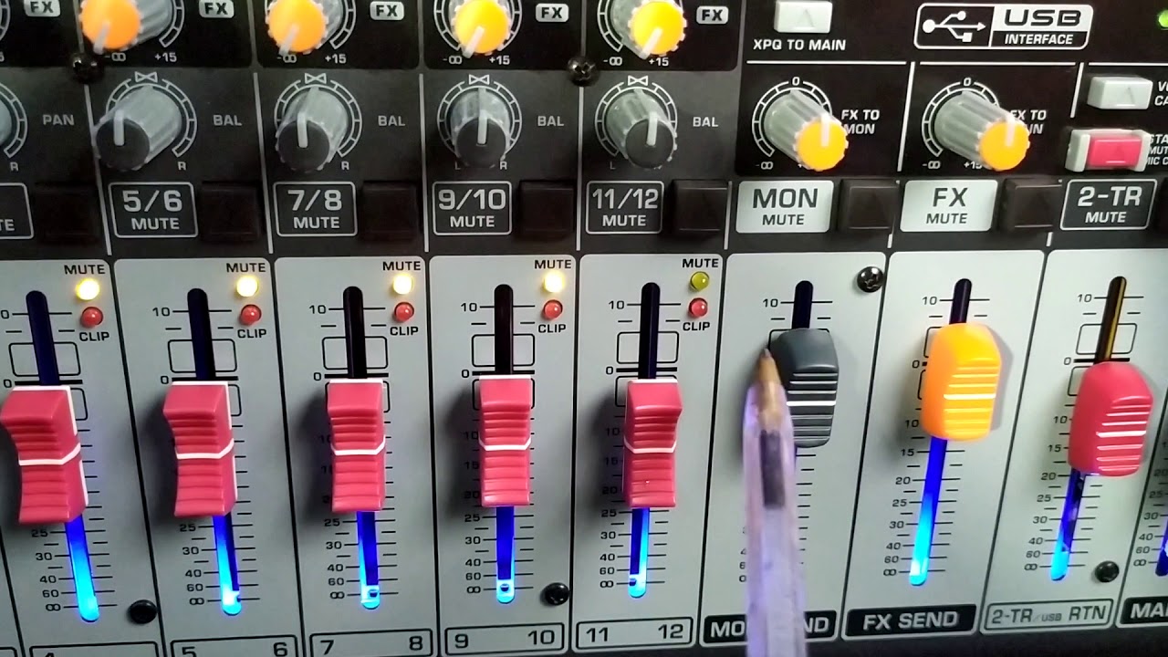 Behringer x1222usb em detalhes