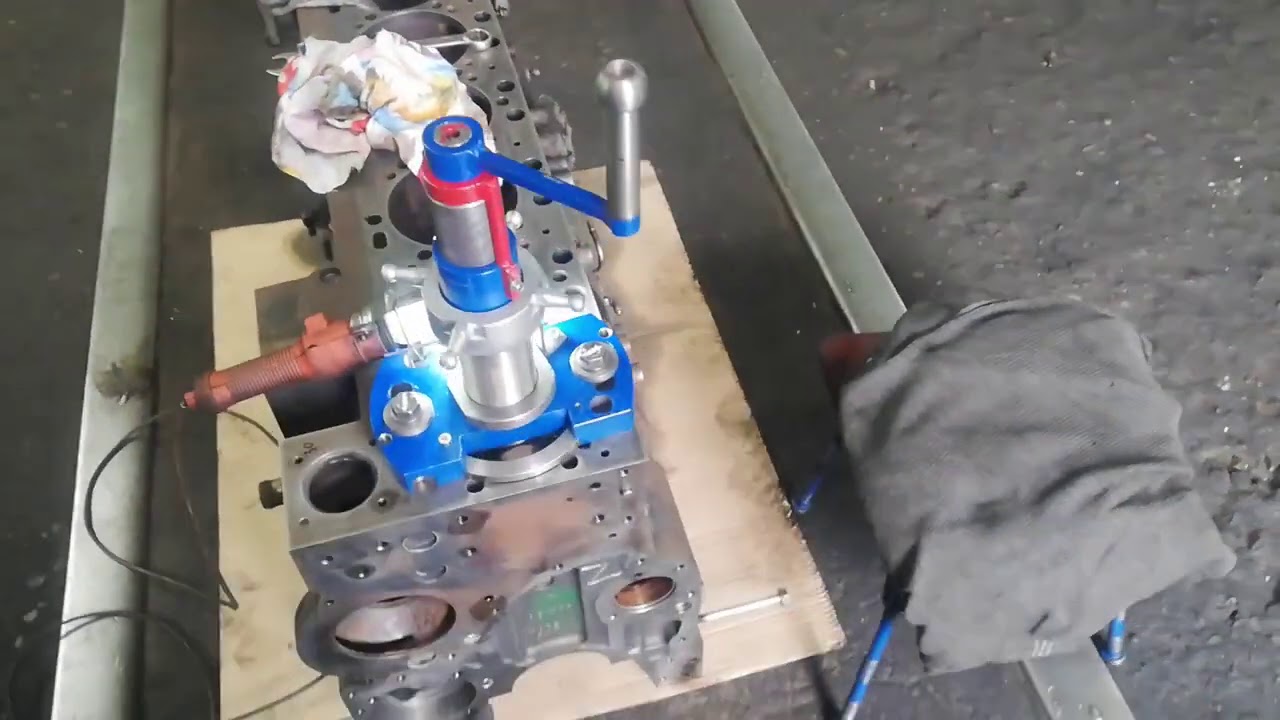 Cummins 8.9l антифриз в поддоне. Причина и устранение.