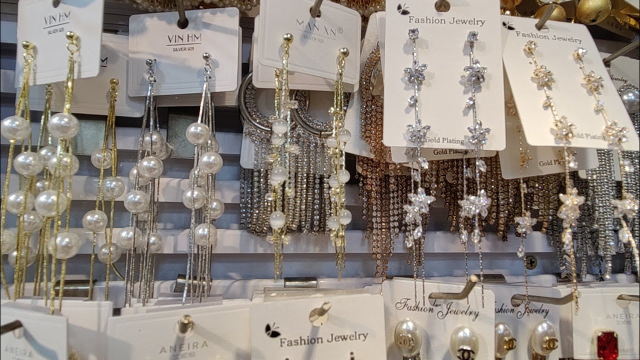 Western earrings at offer price/fashionable earrings/demandable China earrings for kurbani Eid 2023