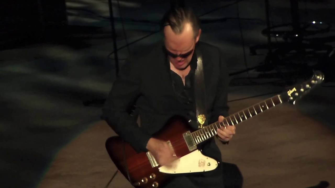 This is incredible!! Joe Bonamassa killer instumental Black Winter /Django~7/19/16