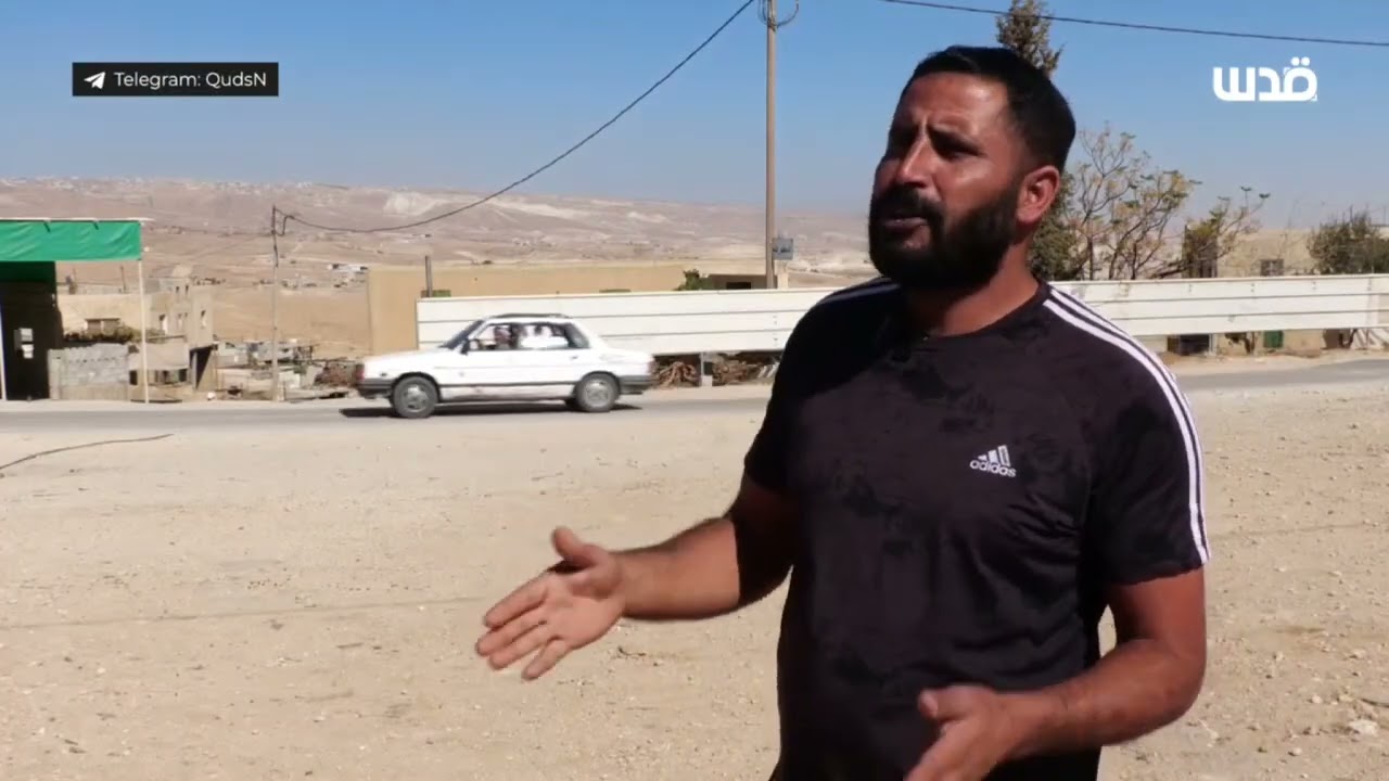 اعتداءات مليشيات المستوطنين وقطعهم لطرق طلاب قرية زويدين في البادية شرق يطا جنوب الخليل