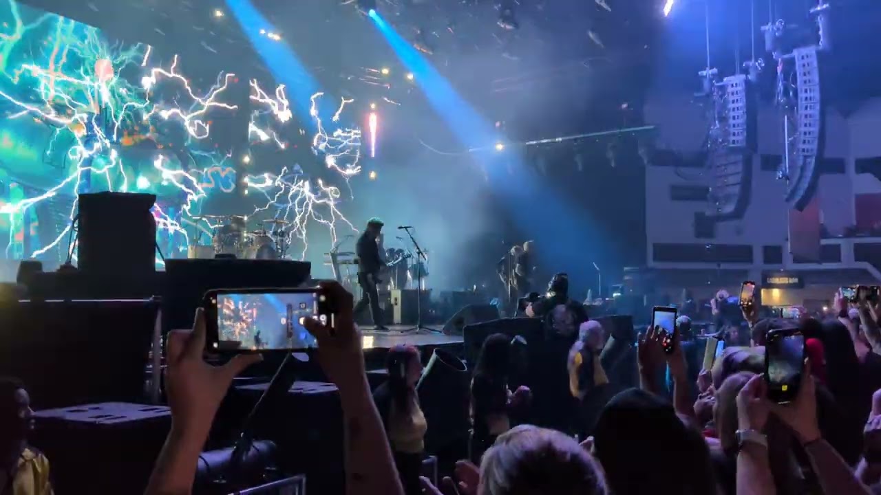 The Offspring - Intro + Come Out and Play. 10/11/25. Utilita Arena, Cardiff