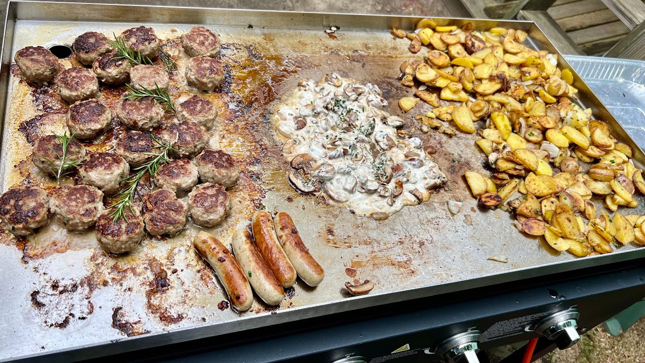 Frikadellen, Bratkartoffeln und Champignons von SANTOS Plattengrill  Suomi