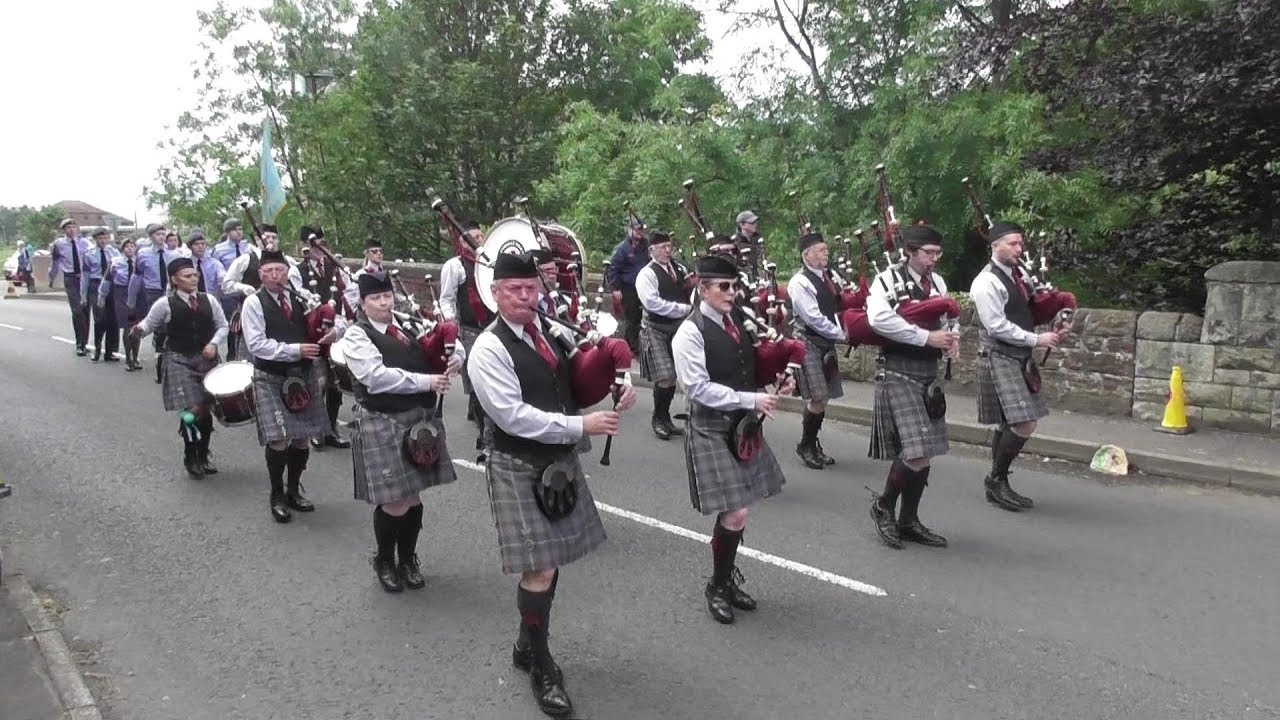 ISLE OF CUMBRAE PIPE BAND THE OPENING PARADE FOR ARDROSSAN HIGHLAND GAMES 2019