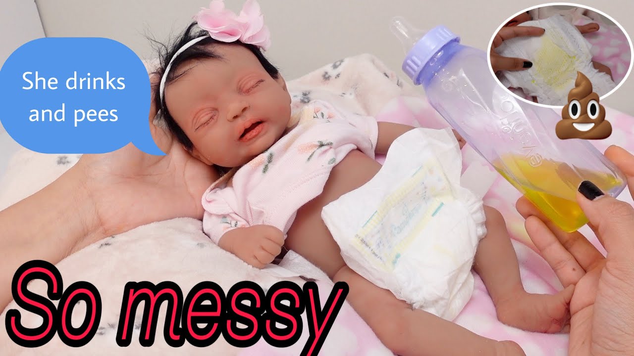 Feeding Silicone baby with Drink and wet system for the first time