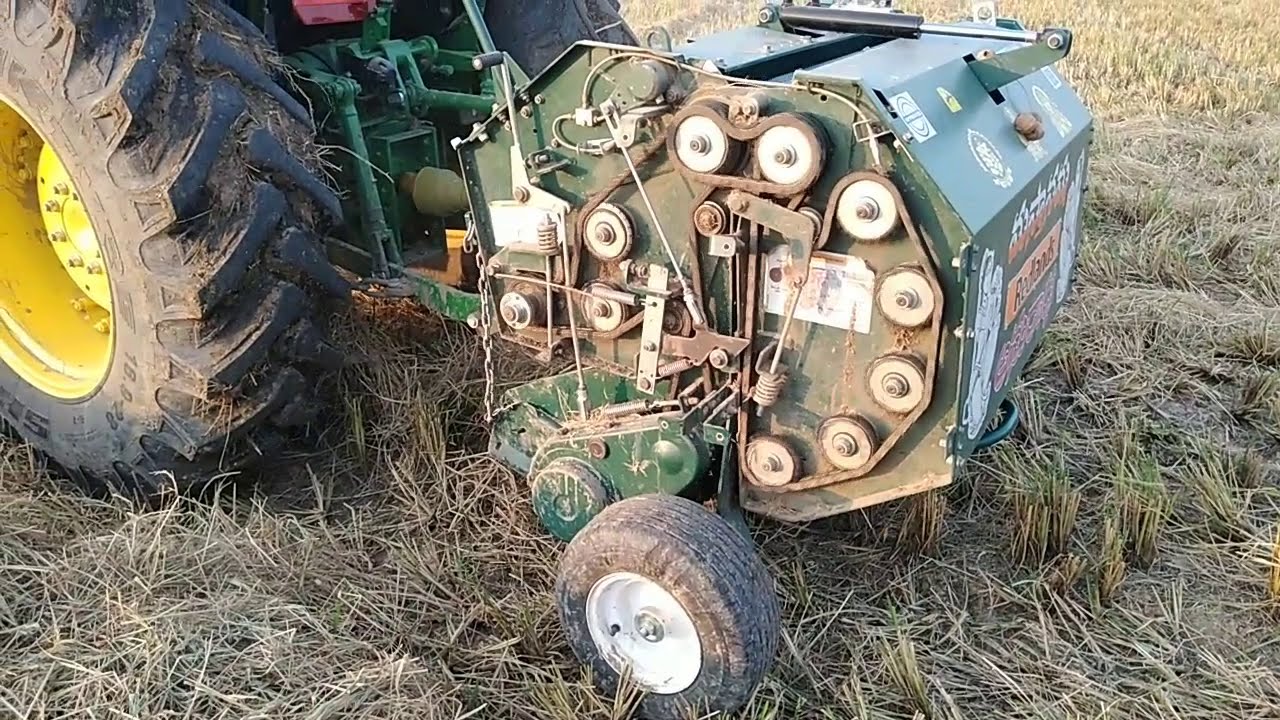 Paddy grass rolling machine//Round straw baler//గడ్డి చుట్టే మిషన్ గురించి పూర్తి విషయాలు తెలుగులో