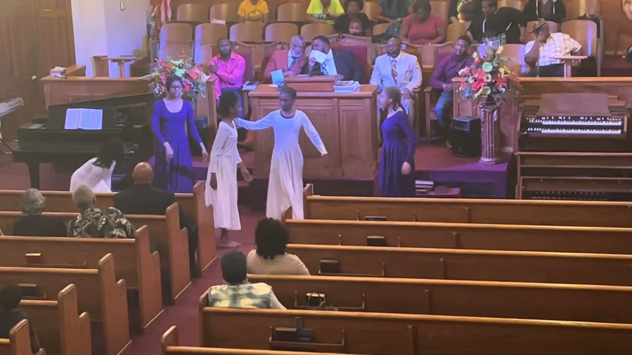 St. Luke Missionary Baptist Church Praise Team! Pastor Donald Miller… 