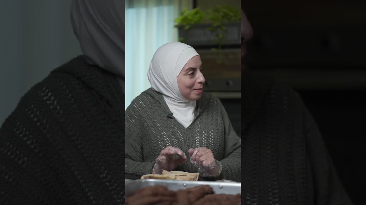 الخواجة ريكو نفسه يلمس الكعبة.يا جمال خلقك يارب ربنا قال وجعلناكم شعوبا وقبائل.#لقمة_خير#رشا_مجاهدDS