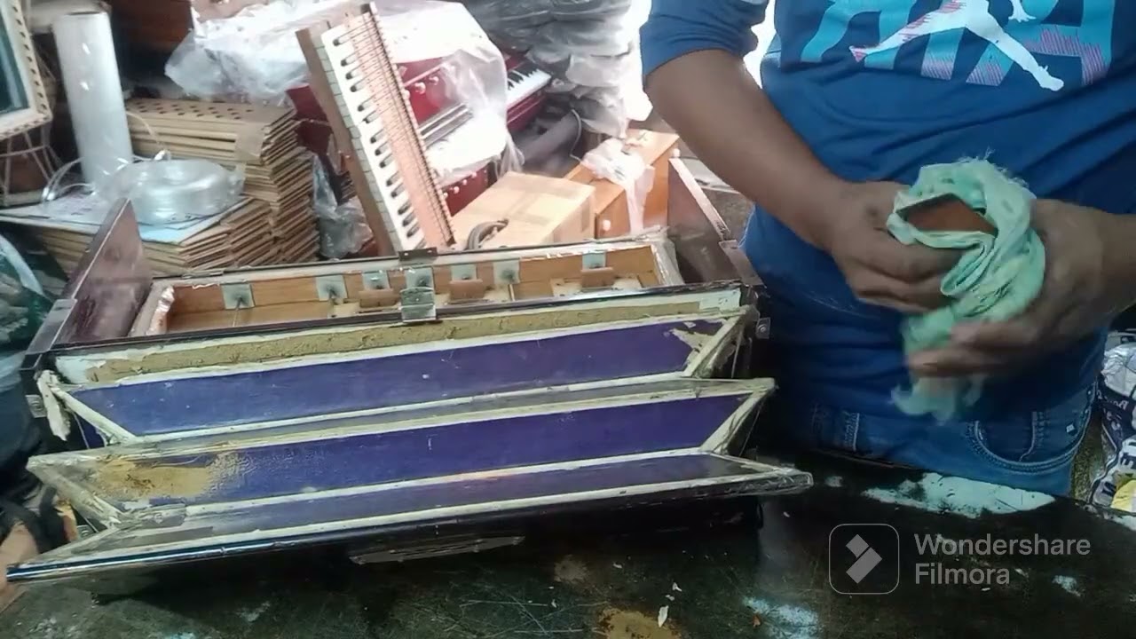 हारमोनियम का पर्दा कैसे बदला जाता है...आज आप देखेंगे... harmonium ki bellow kese change krte hai ..