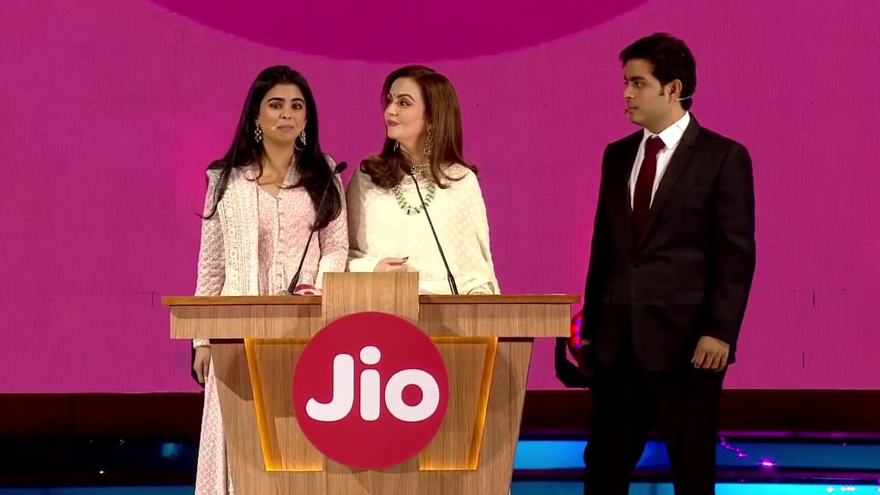 Nita Ambani with Isha Ambani and Akash Ambani at Jio Employee Launch