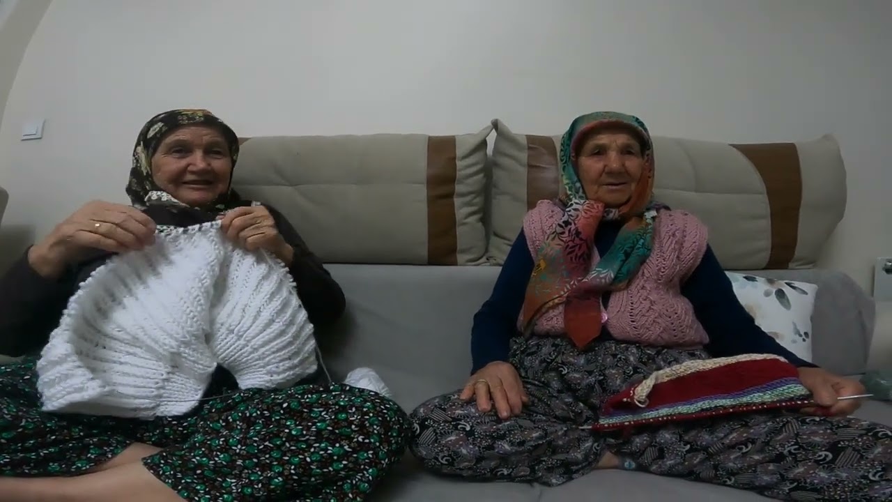 ANANEM ŞEHİRE GELDİ KANKİSİNİ BULDU. SADIÇLAR  SÜREKLİ ÖRÜYOR #köydeyaşam #şehirhayatı #köy