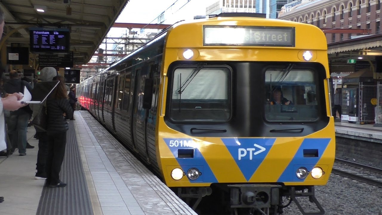 A Sunday morning at Flinders Street Station - Metro Trains Melbourne