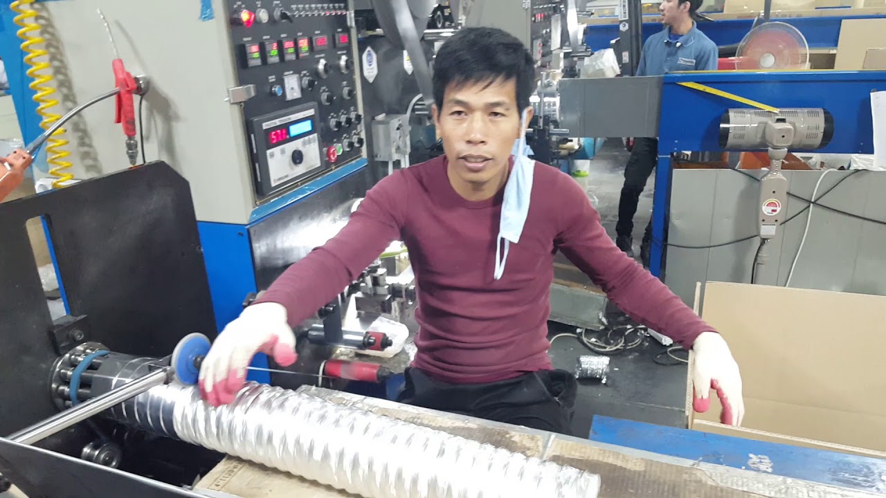 Flexible duct machine for ventilation ducts