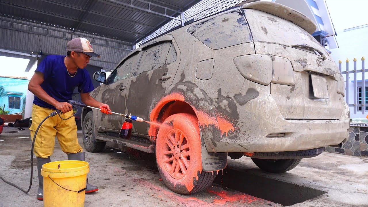 Восстановление автомобиля Toyota Fortuner, залитого грязью - Удовлетворительное преображение