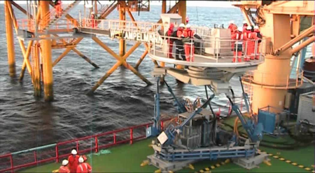 Offshore Crew Transfer Ampelmann.wmv