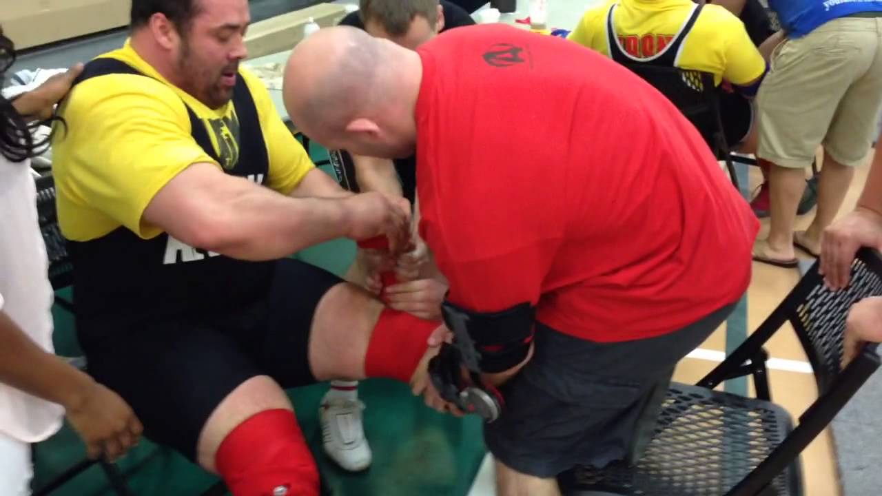 Andrey Malanichev Tight Knee Wrap!