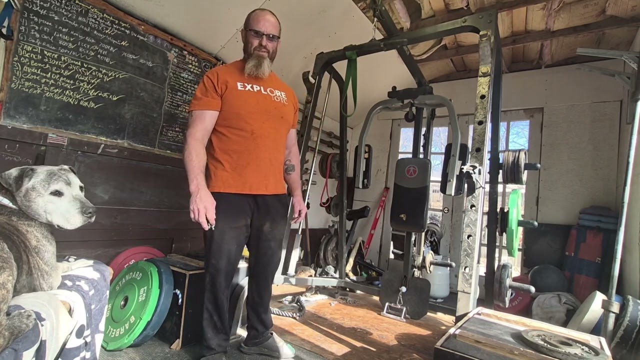 Old old man wilsons bench & I show how I like to do a stiff arm lat pull down.
