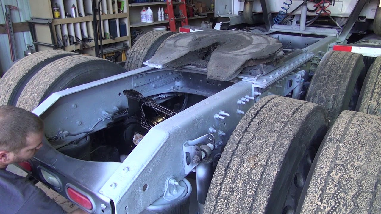 Painting the frame on the volvo vnl 780