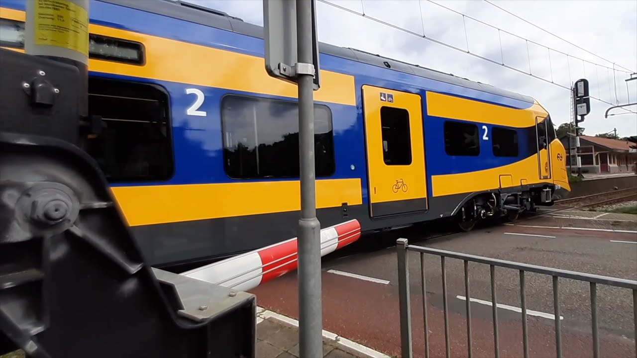 Spoorwegovergang Den Dolder // Dutch Railroad Crossing