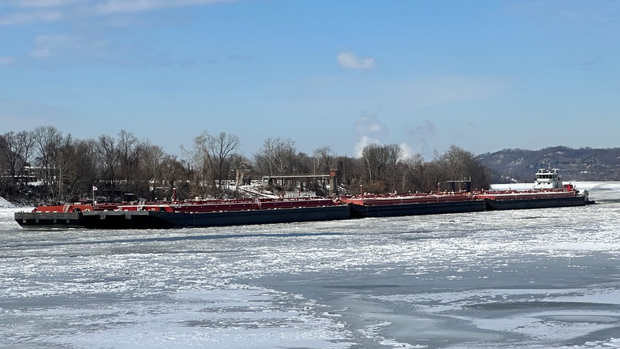  M/V Mt Vernon pushing through an icy Ohio river. 