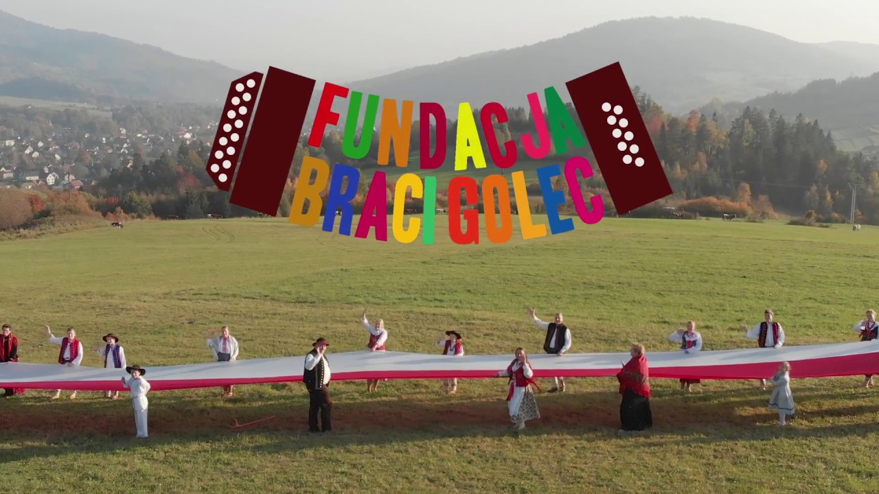 FUNDACJA BRACI GOLEC  -  HYMN POLSKI w wersji góralskiej z rozwinięciem 100-metrowej flagi