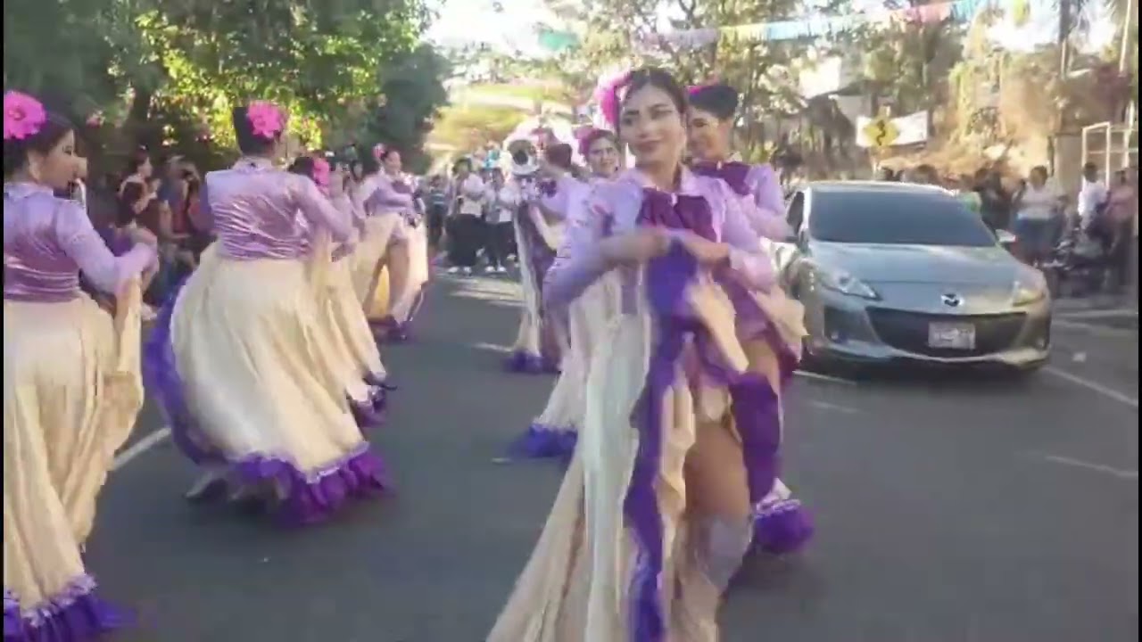 Desfile De Correo en Mi Canton