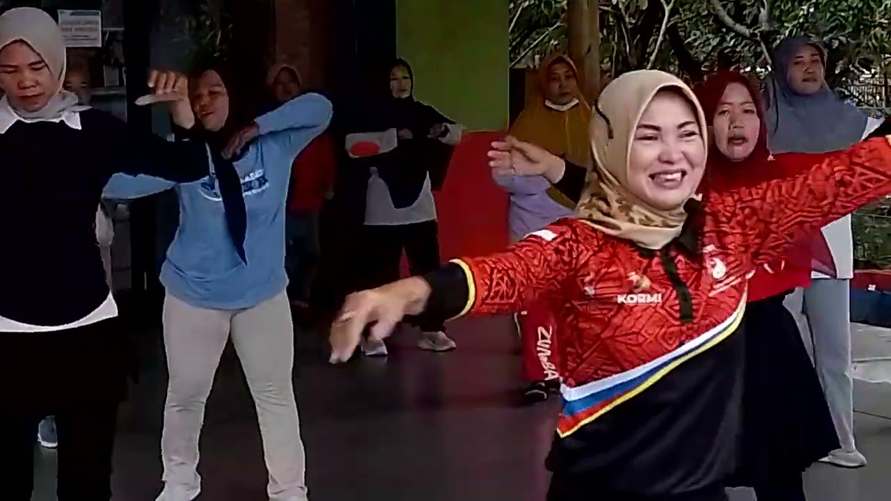 ENYTHA ADI (AEROBIK JANGAN TUNGGU LAMA