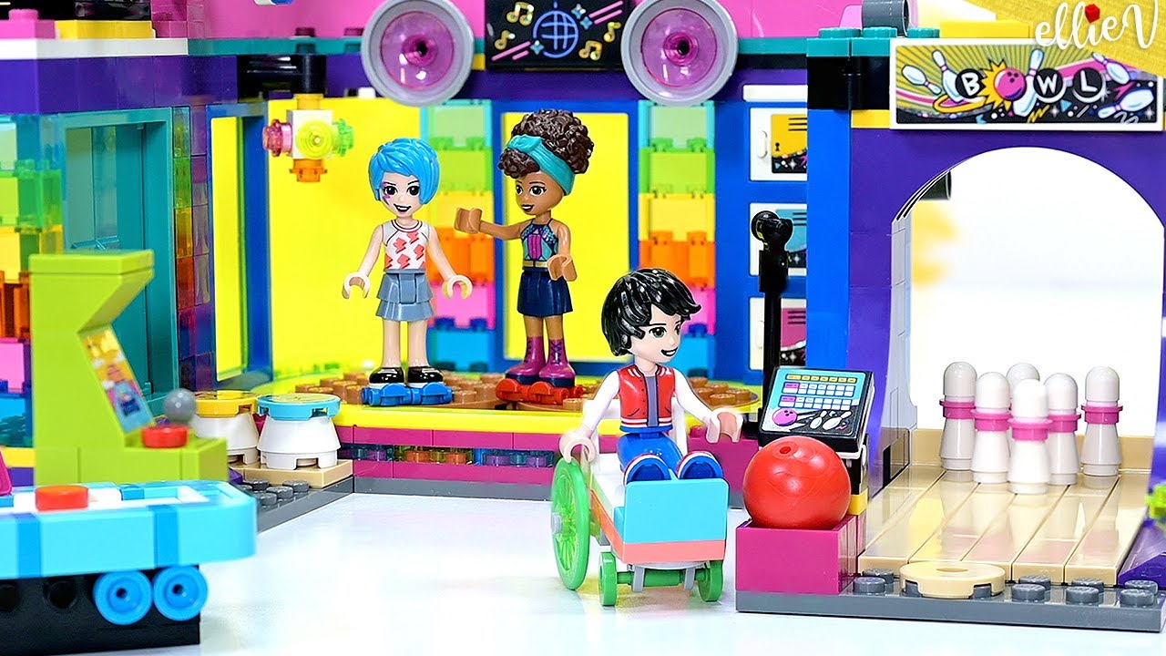 Well helloooooo retro 80s 🛼 Lego Friends roller disco arcade build & review