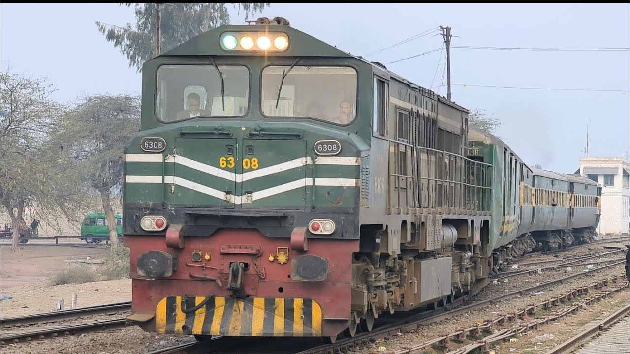 My 1st Video Train Action Khyber Mail 2 Dn Departure From Khanewal Junction Pakistan Railway Train 