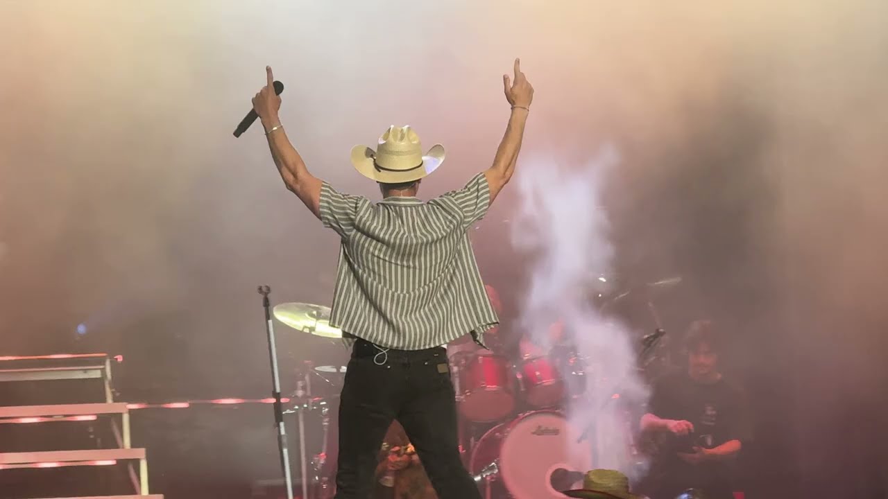 Small Town Boy (Finale) - Dustin Lynch Live @ Country Summer 2025 Music Fest, Santa Rosa, CA 6-29-25