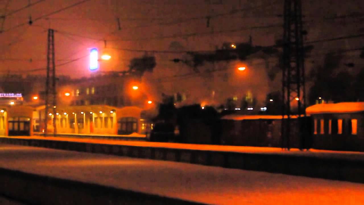 Паровоз Эу683-32 с ретро вагонами. Финляндский вокзал.