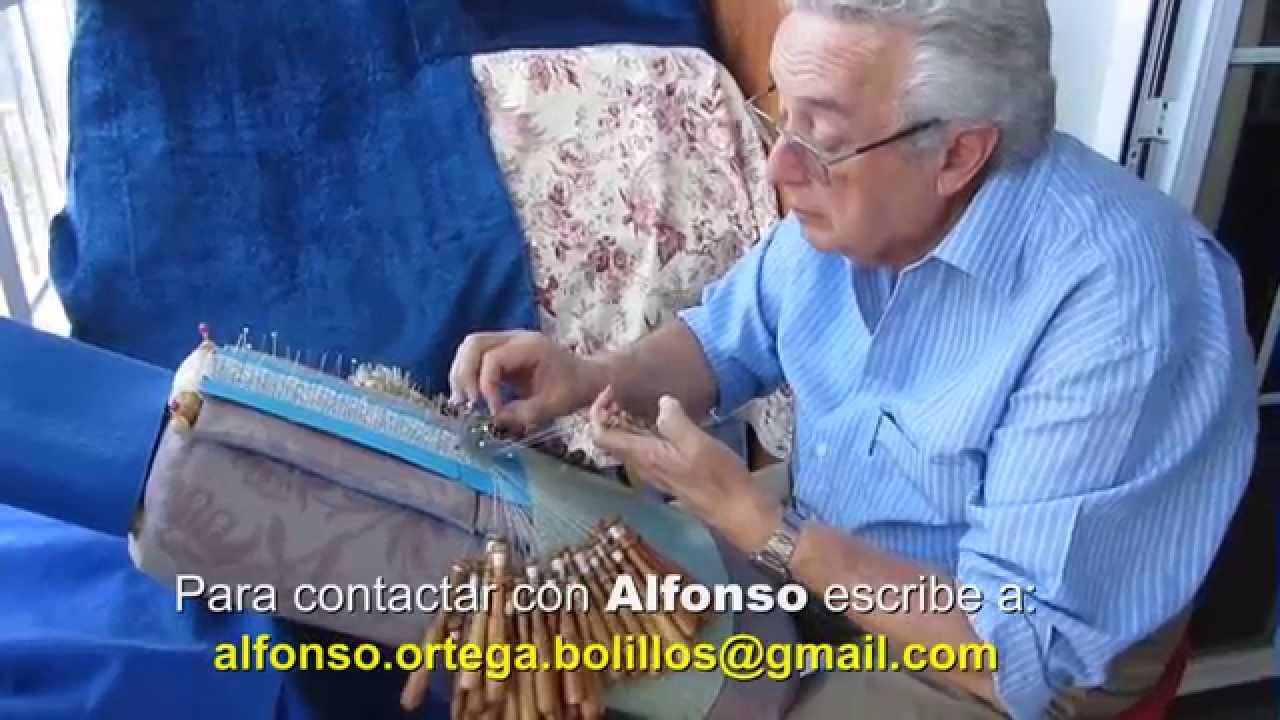 Alfonso Ortega. Haciendo encaje de bolillos. Segunda muestra