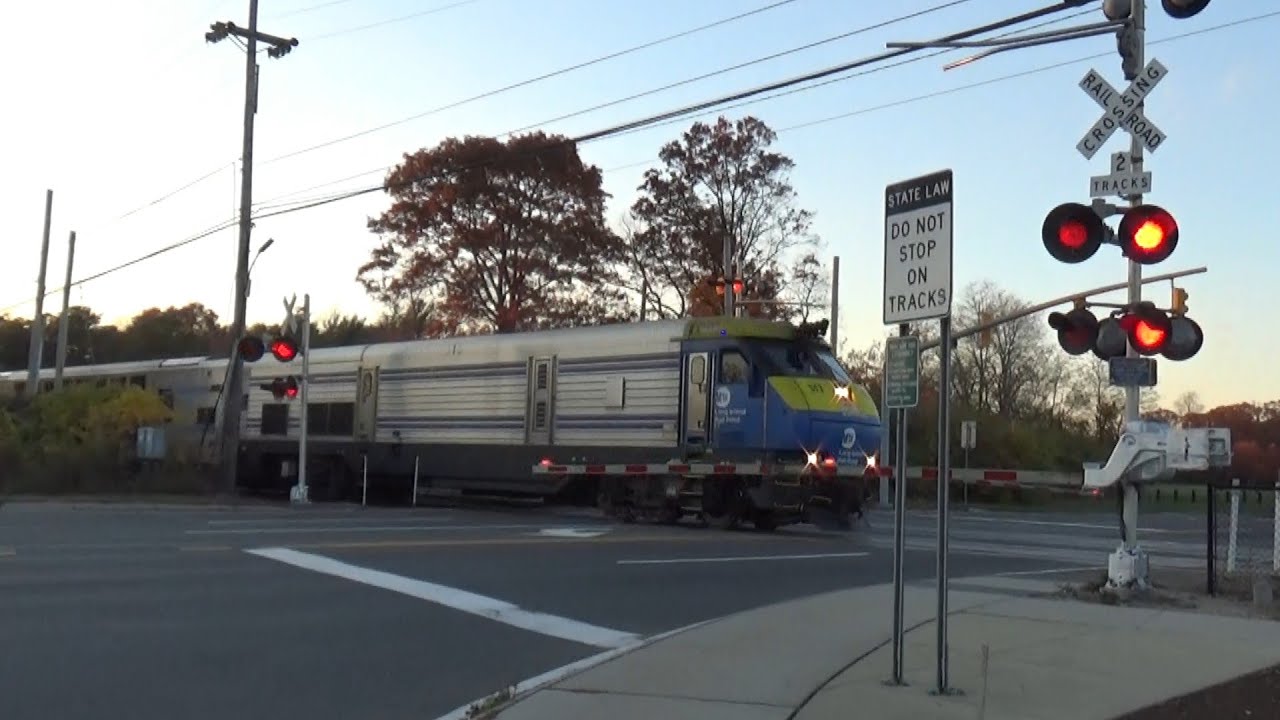Superb K5LL Horn - LIRR 513 EMD DM30AC Leading Double Decker Trains Compilation