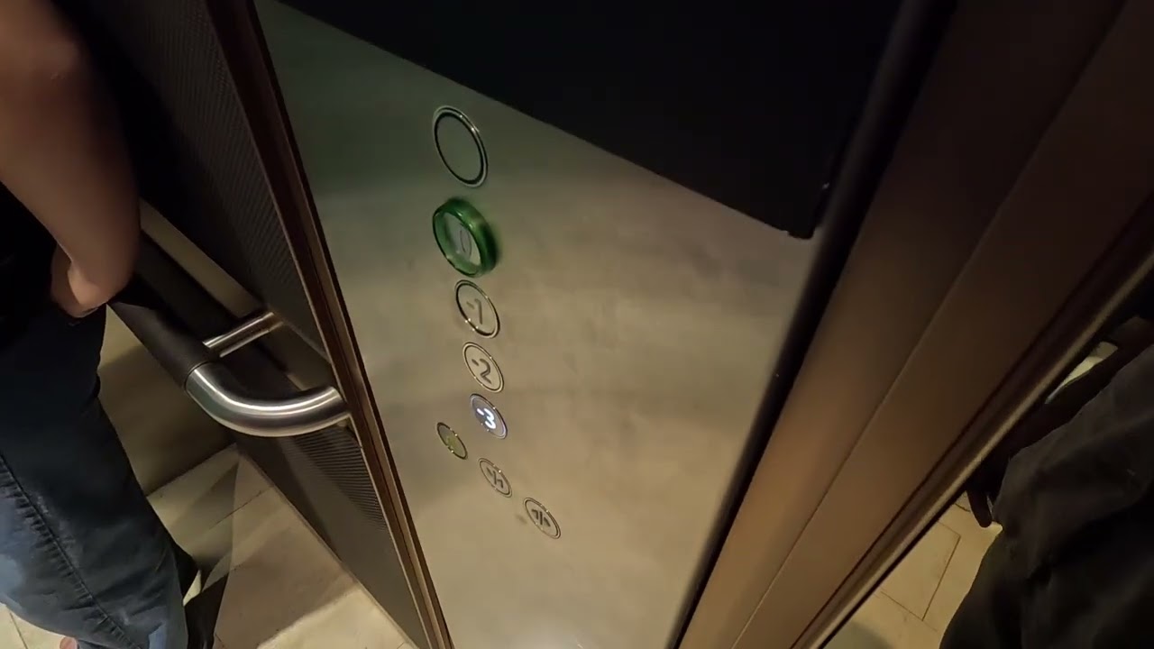 32 Minutes ride on the Kone Monospace 700 at Lobby 6 in Westfield London