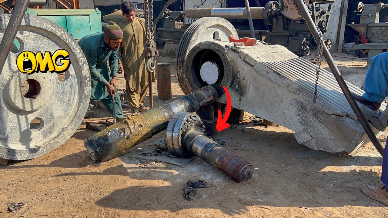 GIANT Crusher Running Full Force – When Suddenly Shaft Split Into 2 Pieces