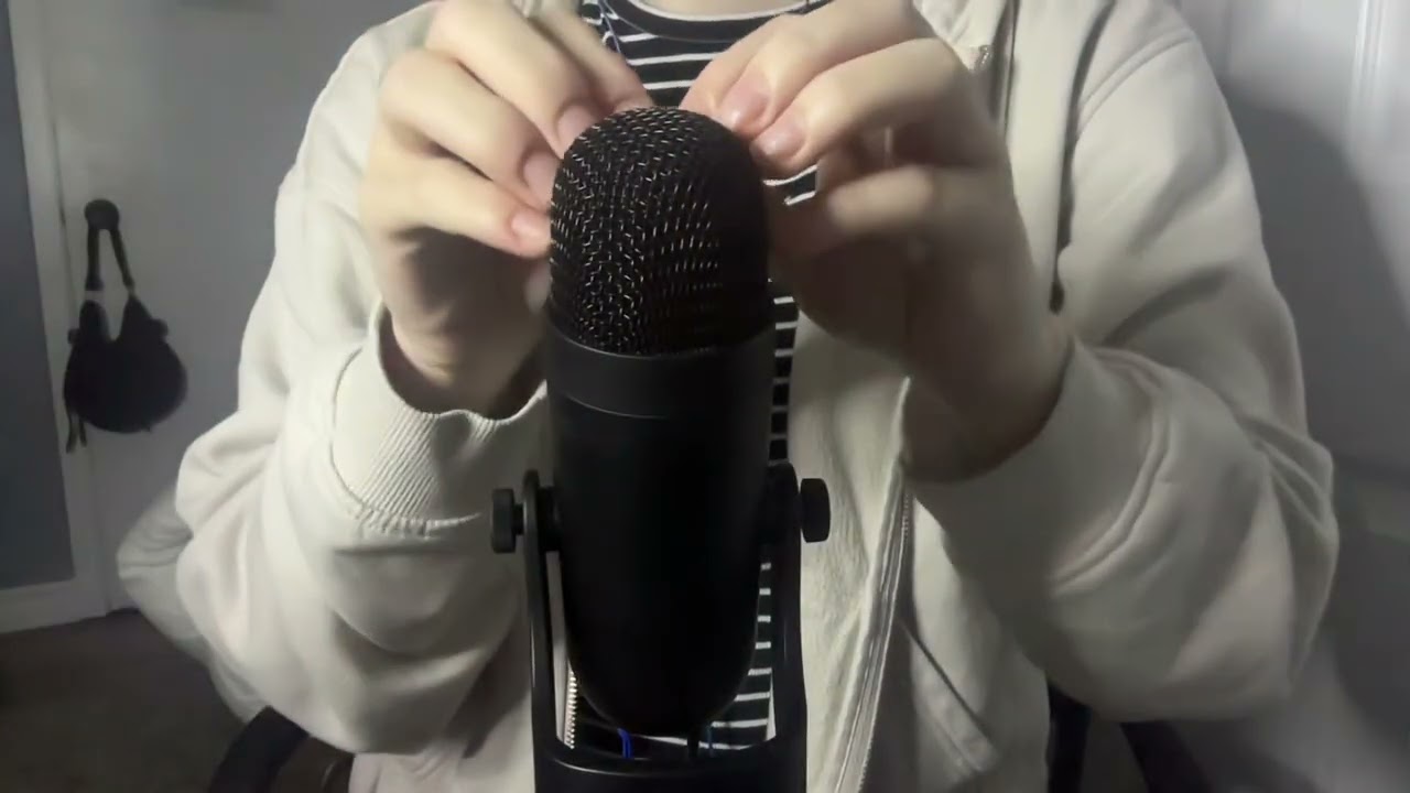 Mic Scratching with short nails - ASMR