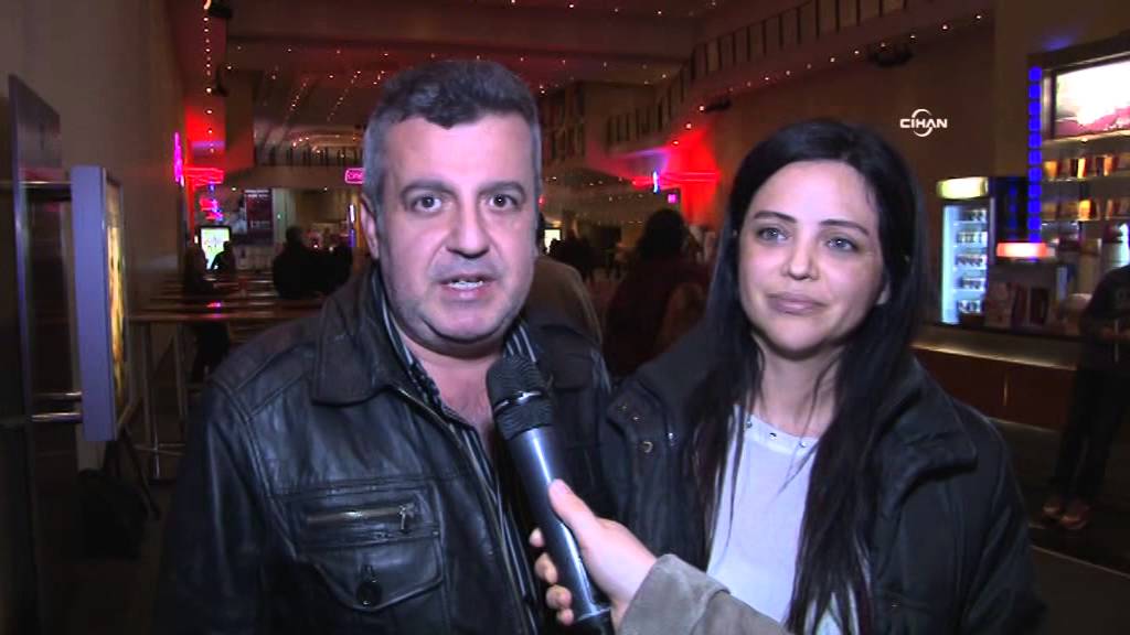 Seyirciden İftarlık Gazoz ve Cem Yılmaz'a &ouml;vg&uuml;