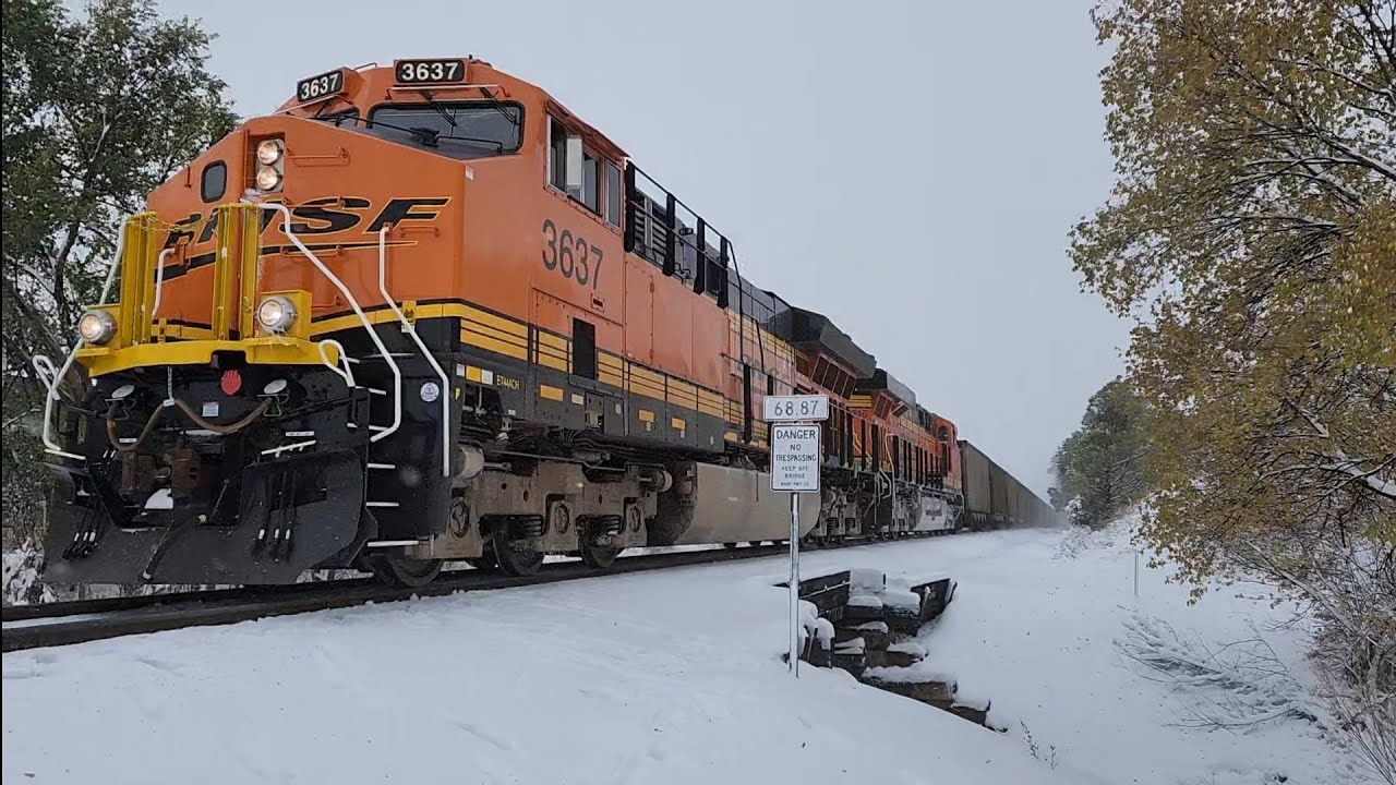 ET44 and ES44 ACH's lead an Empty Coronado Train to the mines
