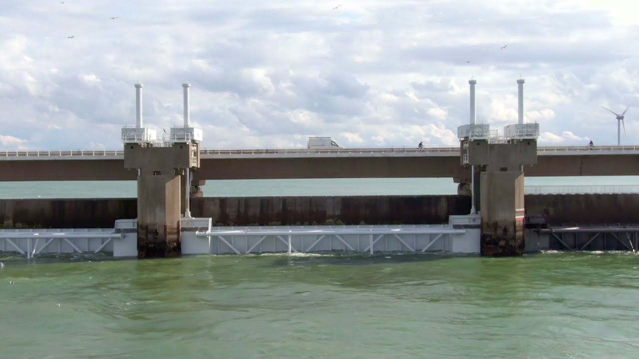 De laatste testsluiting van de Oosterscheldekering | Timelapse | Rijkswaterstaat