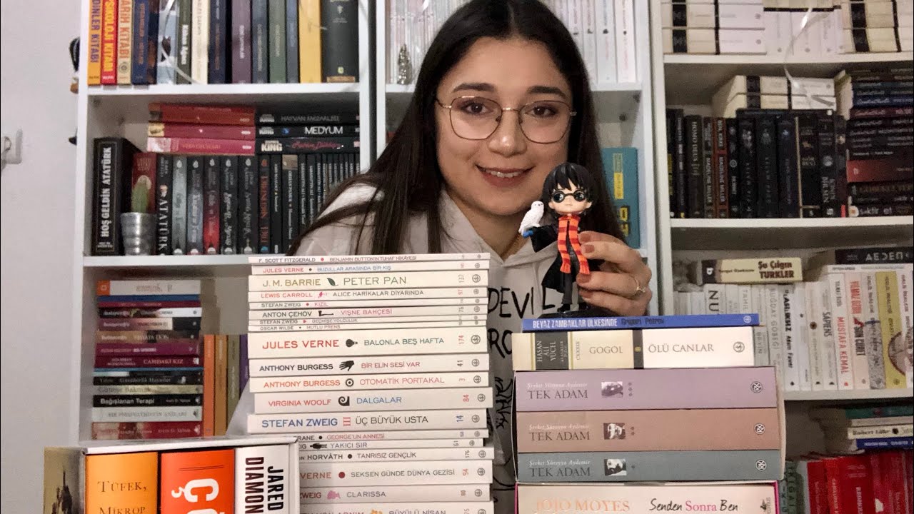 Doğum g&uuml;n&uuml;m i&ccedil;in gelen kitap hediyelerini a&ccedil;ıyorum.| Kitap hediyesi