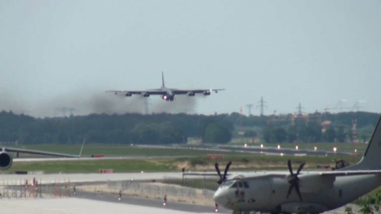 B-52 H at ILA 2010 LOW approach and landing [Full HD]