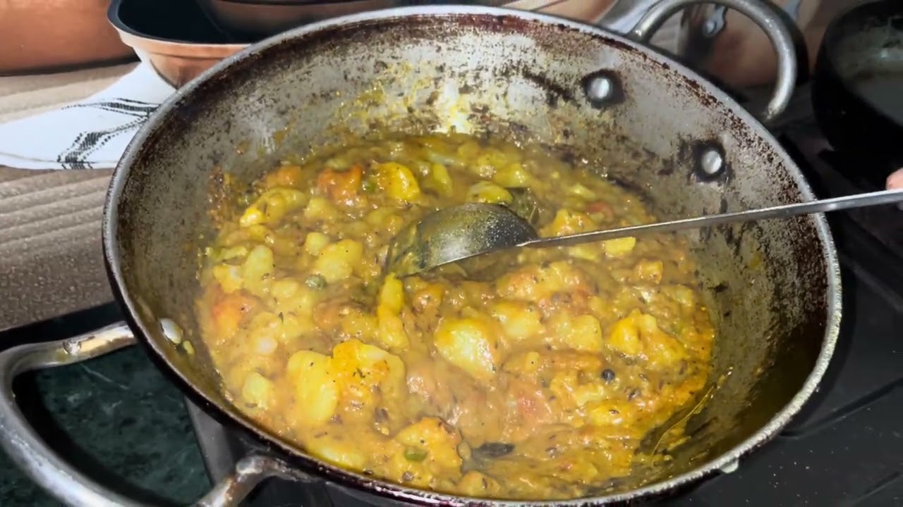 Temple-Style Bhandare Wali Sabzi with kachori..... #food #bhaktirasoi